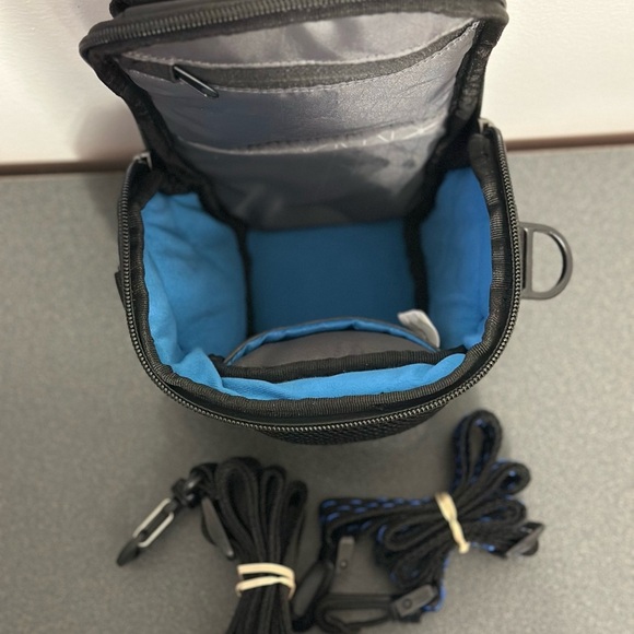 Case Logic Luminosity Compact Holster - Picture 8 of 16